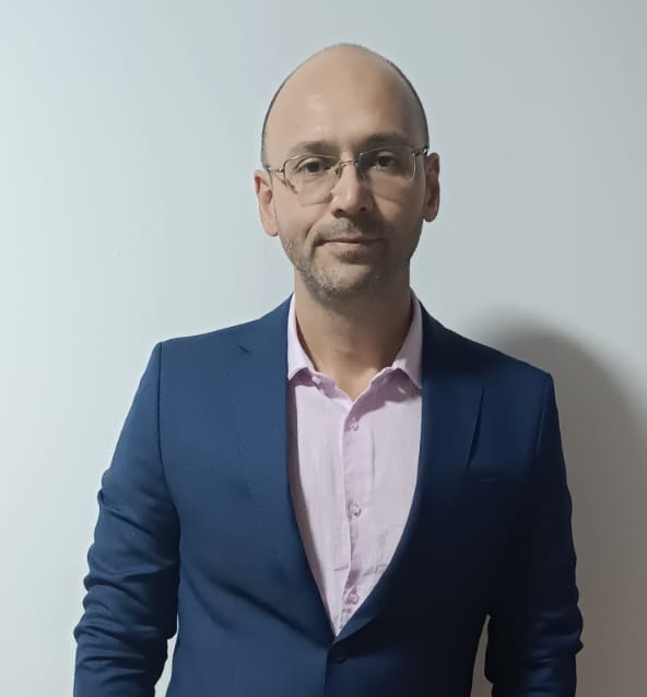 Instrutor do curso de manutenção de impressoras